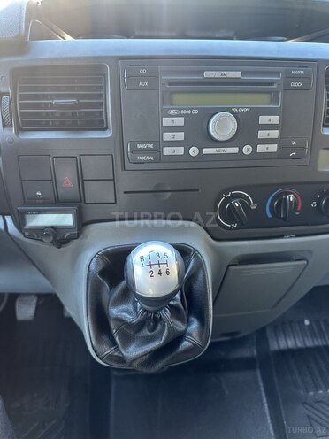 Ford Transit-25