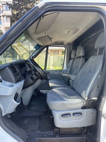 Ford Transit-21
