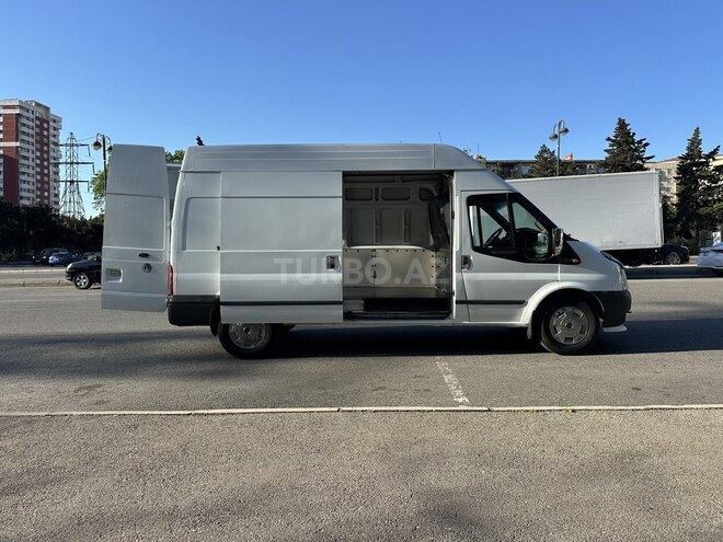 Ford Transit-12