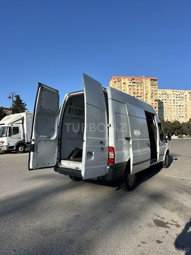 Ford Transit-13