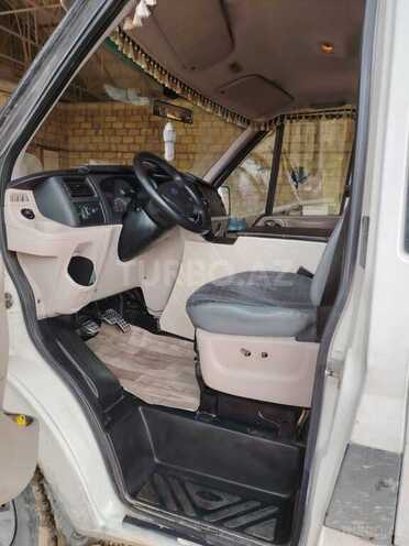 Ford Transit-13