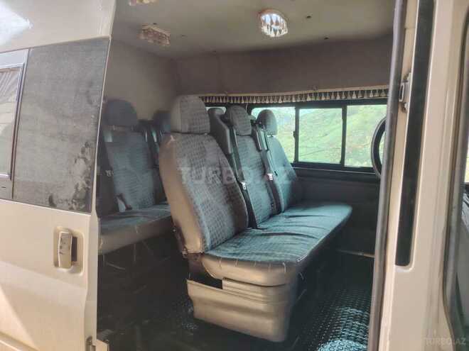 Ford Transit-10