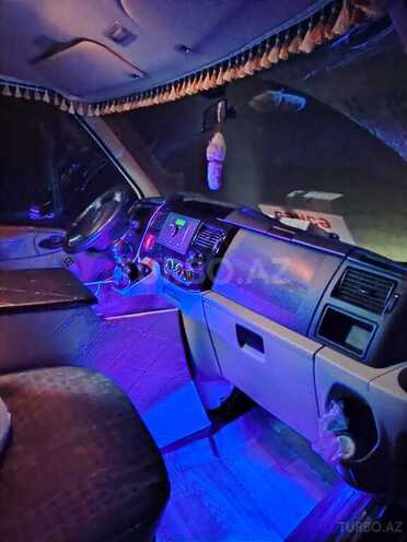 Ford Transit-9
