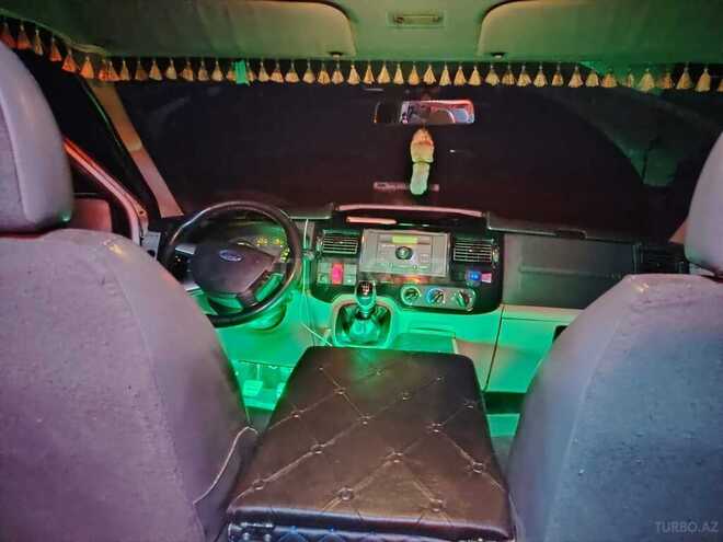 Ford Transit-11