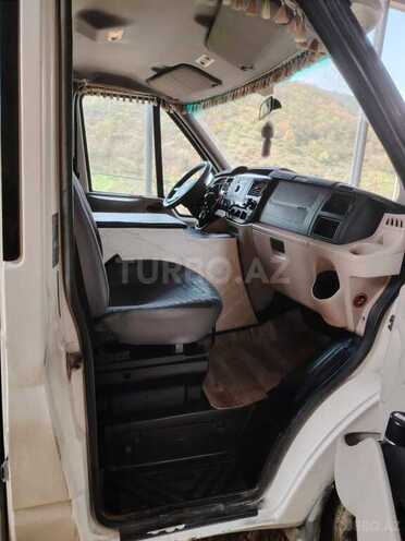 Ford Transit-14
