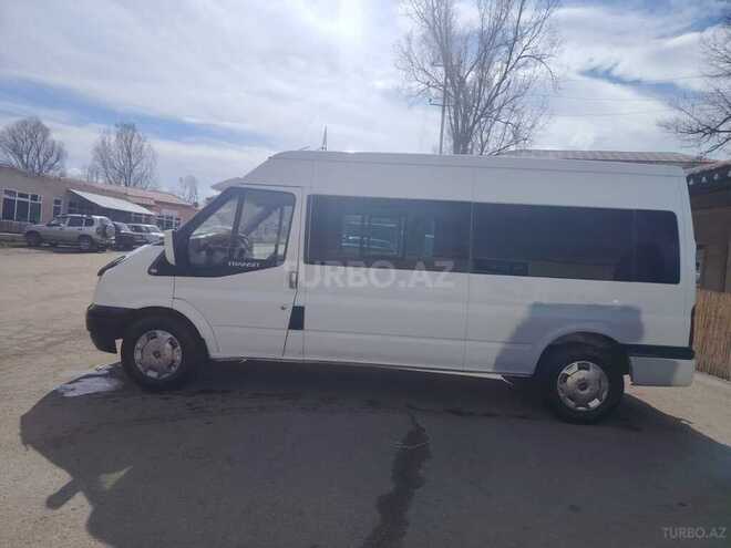 Ford Transit-4