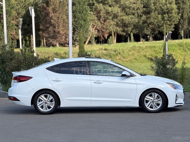 Hyundai Elantra-7