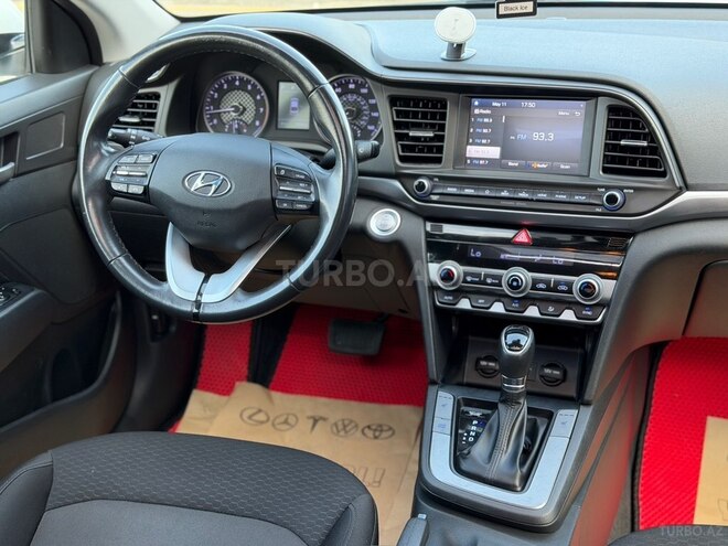 Hyundai Elantra-13