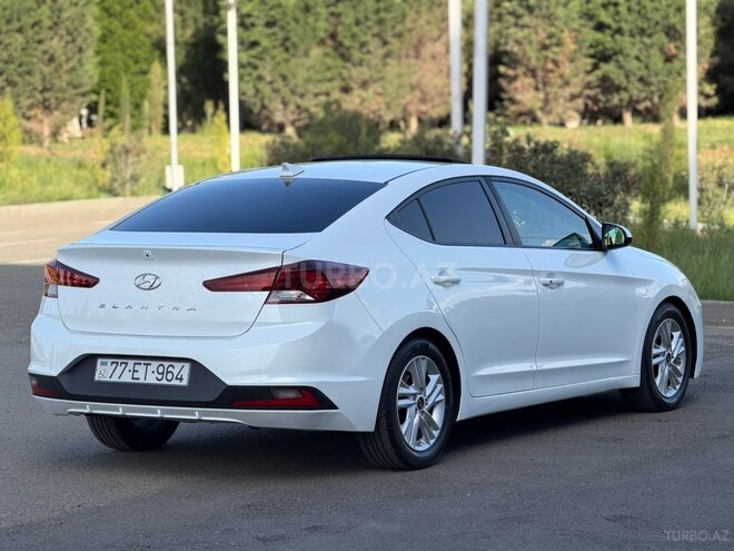 Hyundai Elantra-9