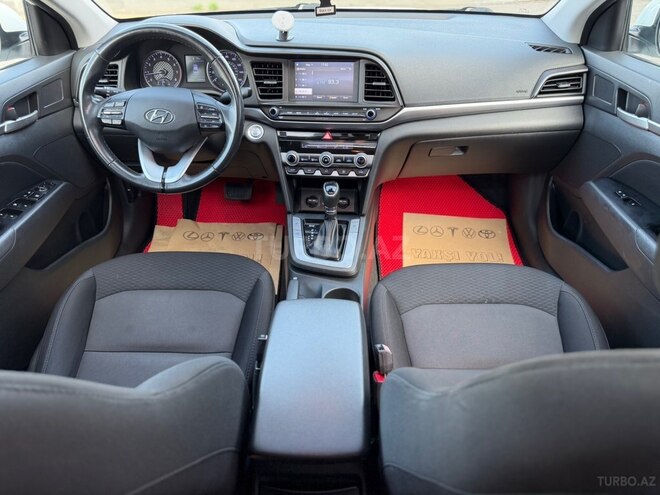 Hyundai Elantra-12