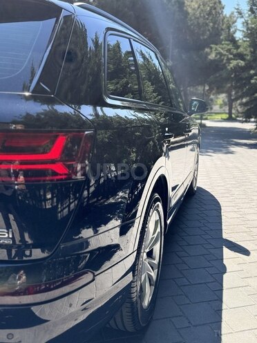 Audi Q7-9