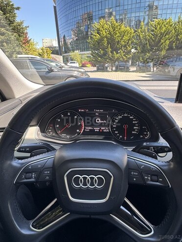 Audi Q7-10