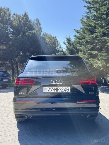 Audi Q7-7