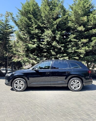Audi Q7-6