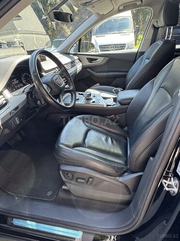 Audi Q7-11