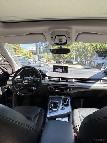 Audi Q7-12