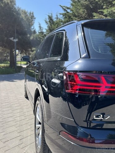 Audi Q7-8