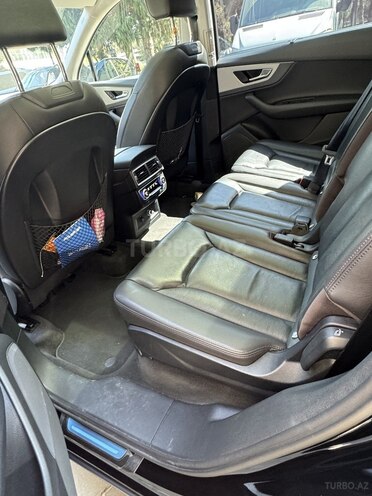 Audi Q7-14