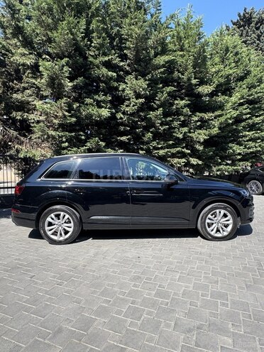 Audi Q7-5