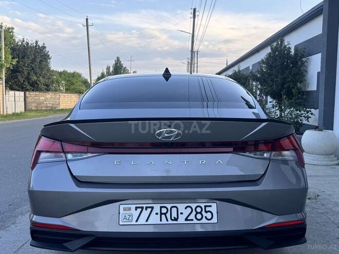 Hyundai Elantra-21