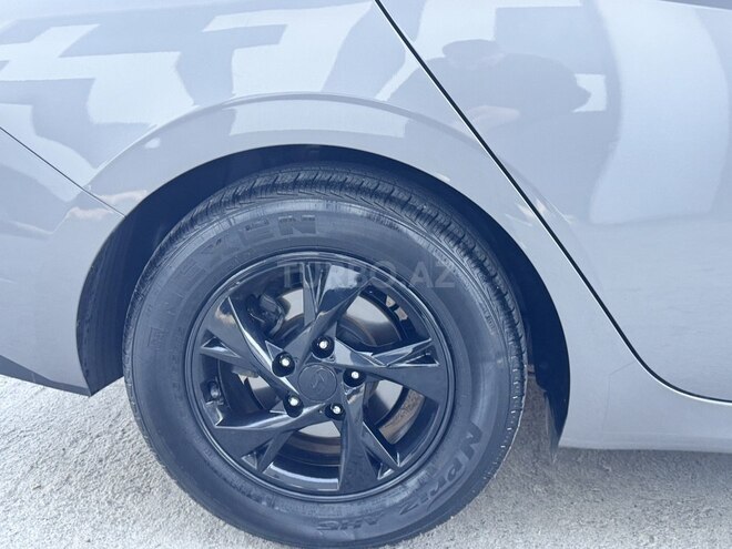 Hyundai Elantra-17