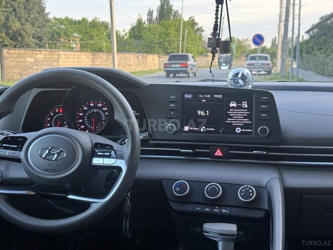 Hyundai Elantra-13