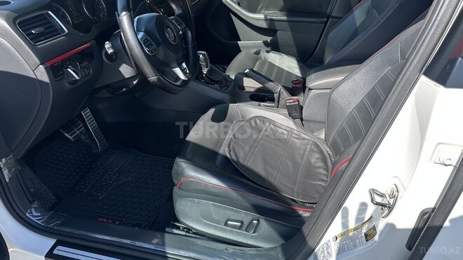 Volkswagen Jetta-9