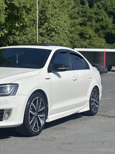 Volkswagen Jetta-2