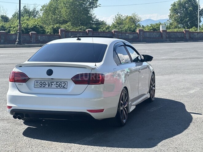 Volkswagen Jetta-4