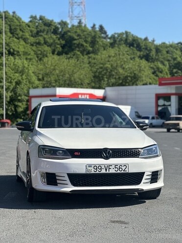 Volkswagen Jetta-1