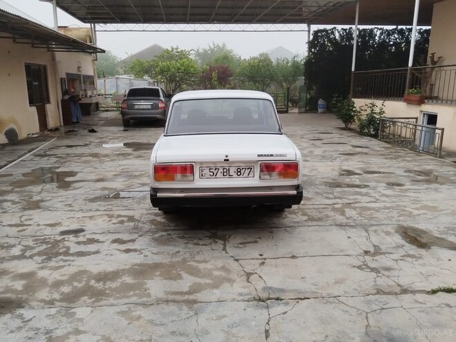 LADA (VAZ) 2107-2