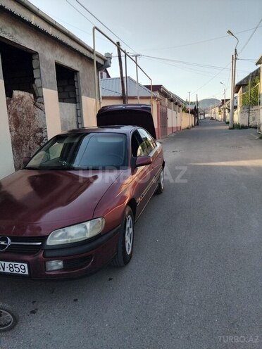 Opel Omega-4