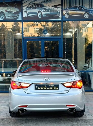 Hyundai Sonata-13
