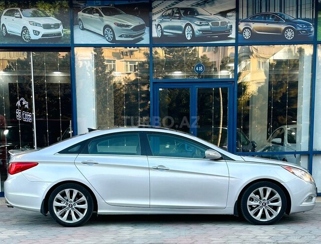 Hyundai Sonata-12