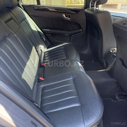 Mercedes E 250-11