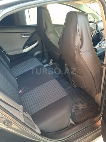 Toyota Prius-8