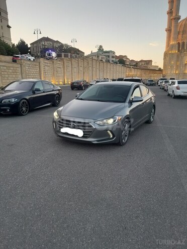 Hyundai Elantra-2