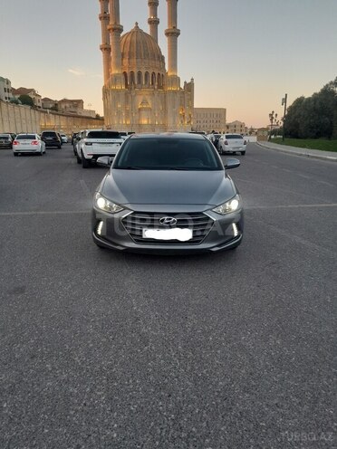 Hyundai Elantra-1