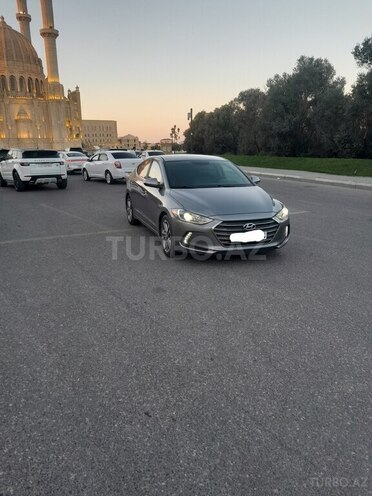 Hyundai Elantra-3