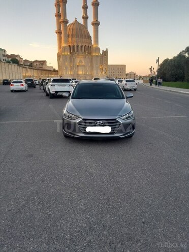 Hyundai Elantra-4