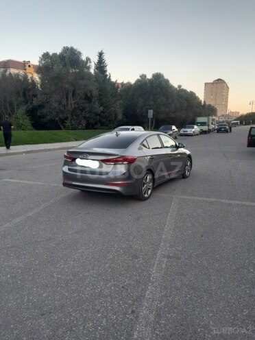 Hyundai Elantra-6