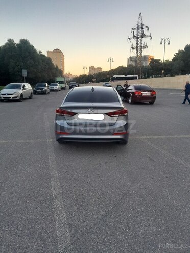 Hyundai Elantra-7