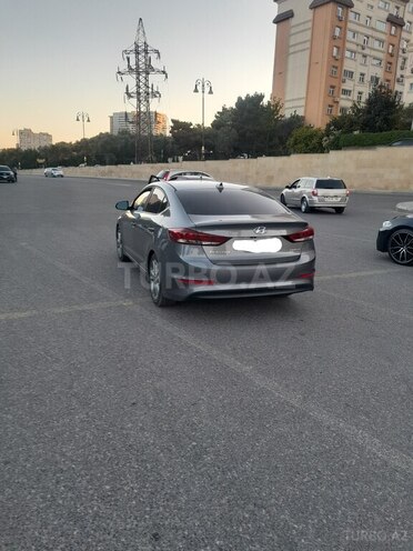 Hyundai Elantra-9