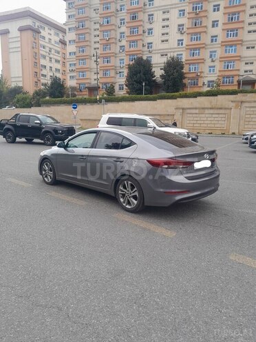 Hyundai Elantra-12
