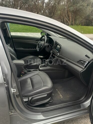 Hyundai Elantra-14