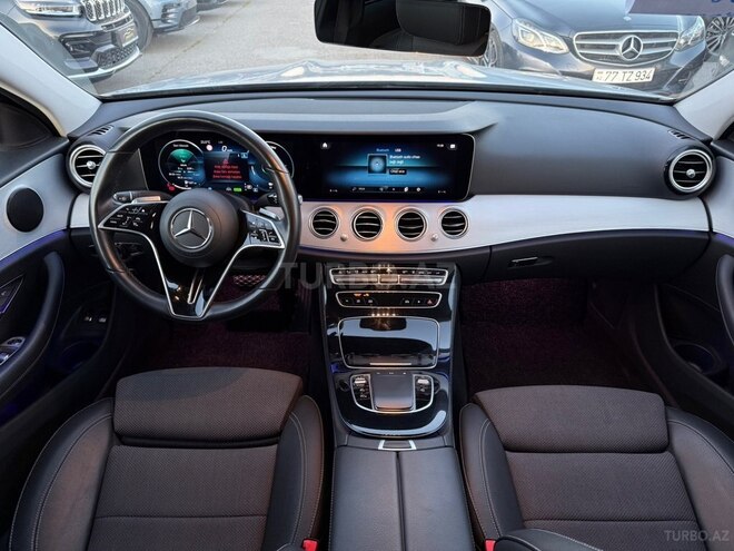 Mercedes E 300 e-11
