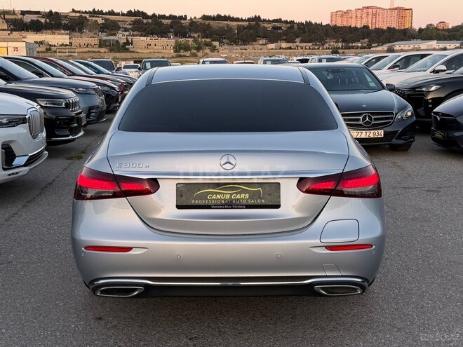 Mercedes E 300 e-9