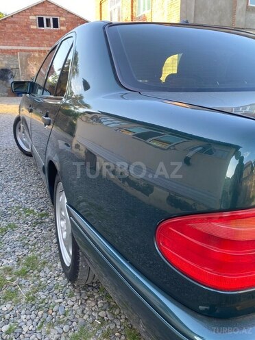 Mercedes E 200-6