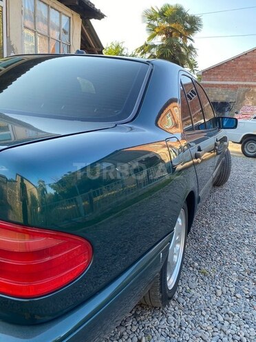 Mercedes E 200-7