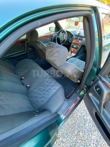 Mercedes E 200-10